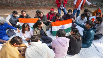 New Delhi: Indian wrestlers Bajrang Punia, Sakshi Malik, Vinesh Phogat, Anshu Malik stage a strike against the Wrestling Federation of India (WFI), in New Delhi, Wednesday, Jan. 18, 2023. (PTI Photo/Shahbaz Khan)  (PTI01_18_2023_000066B) (PTI)