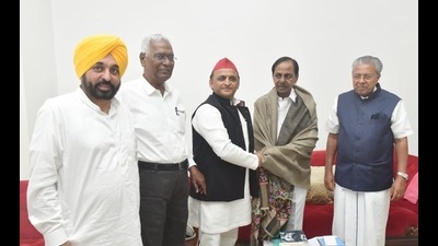 Samajwadi Party chief Akhilesh Yadav with Telangana CM K Chandrashekhar Rao, Kerala CM Pinarayi Vijayan, Punjab CM Bhagwant Mann and CPI national general secretary D Raja, at a rally organised by Bharat Rashtra Samithi (BRS) at Khammam in Telangana on Wednesday. (Sourced) Samajwadi Party chief Akhilesh Yadav with Telangana CM K Chandrashekhar Rao, Kerala CM Pinarayi Vijayan, Punjab CM Bhagwant Mann and CPI national general secretary D Raja, at a rally organised by Bharat Rashtra Samithi (BRS) at Khammam in Telangana on Wednesday. (Sourced)