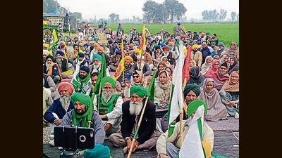 The protesters also demanded that all the labourers and employees of the liquor factory should also be compensated with  ₹5 lakh each. (HT photo)