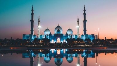 Located just a short flight from India, Abu Dhabi is a collage of magnificent architecture, stunning beaches, traditional and cultural monuments, adventure-filled action, and high-end shopping malls. Offering the perfect blend of traditional and contemporary cultures, Abu Dhabi continues to be a holiday maker’s paradise, promising families a world beyond their imagination this summer. As one of the most family‑friendly destinations in the world, Abu Dhabi truly offers something for everyone. Below is a roundup from the Department of Culture and Tourism, Abu Dhabi of the top things to do and see for travellers seeking their next family adventure in the bustling capital of the UAE. (Unsplash. ) Located just a short flight from India, Abu Dhabi is a collage of magnificent architecture, stunning beaches, traditional and cultural monuments, adventure-filled action, and high-end shopping malls. Offering the perfect blend of traditional and contemporary cultures, Abu Dhabi continues to be a holiday maker’s paradise, promising families a world beyond their imagination this summer. As one of the most family‑friendly destinations in the world, Abu Dhabi truly offers something for everyone. Below is a roundup from the Department of Culture and Tourism, Abu Dhabi of the top things to do and see for travellers seeking their next family adventure in the bustling capital of the UAE. (Unsplash. )