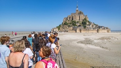 International tourism is again picking up, but has yet to reach pre-pandemic levels. (Nicolas Economou/NurPhoto/picture alliance) International tourism is again picking up, but has yet to reach pre-pandemic levels. (Nicolas Economou/NurPhoto/picture alliance)