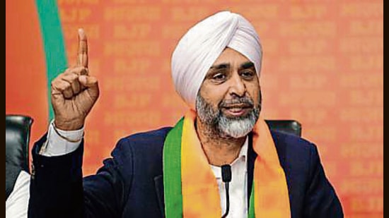 Newly joined Bharatiya Janata Party member Manpreet Singh Badal addresses press conference, at party headquarters, in New Delhi on Wednesday. (ANI Photo) (ANI photo)