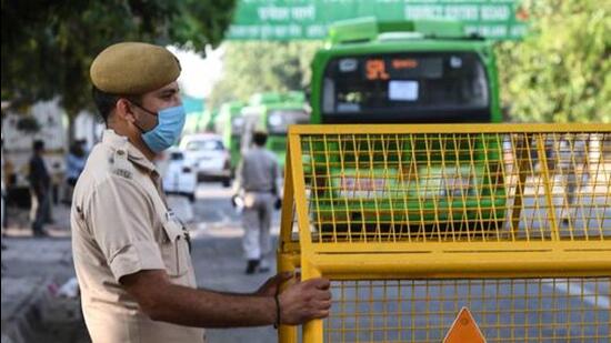 On September 5 last year, the police told the court that no unmanned barricades will be left on the streets, and people can report against any such barrier at a helpline number or tag police on Twitter for immediate action. (HT Archive)