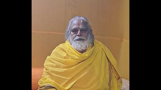 Swami Krishnacharya preaches in Sanskrit, English, Hindi, Tamil and Malayalam . (HT)