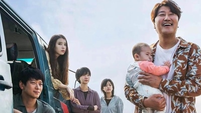 Actors Song Kang-ho, Gang Dong-won, Doona Bae and Lee Ji-eun star in the Korean drama Broker. Actors Song Kang-ho, Gang Dong-won, Doona Bae and Lee Ji-eun star in the Korean drama Broker.