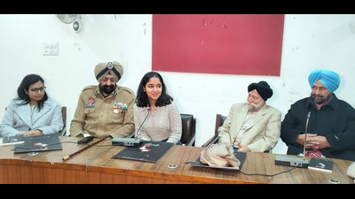Deputy commissioner Surabhi Malik and commissioner of police Mandeep Singh Sidhu released English poetry book titled “Facade”, penned by 17-year-old Sukhmani Brar in Ludhiana on Thursday. (HT Photo)