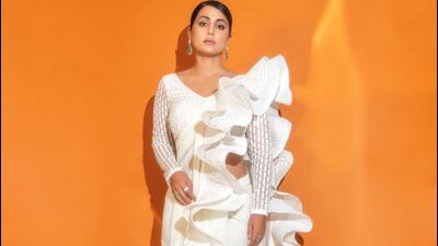 Hina Khan in a ruffled saree drape (Photo: Instagram) Hina Khan in a ruffled saree drape (Photo: Instagram)