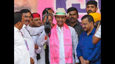 Khammam: Telangana Chief Minister K Chandrashekar Rao with Delhi Chief Minister Arvind Kejriwal, at the BRS (Bharat Rashtra Samithi) party's rally, in Khammam on Wednesday (PTI) Khammam: Telangana Chief Minister K Chandrashekar Rao with Delhi Chief Minister Arvind Kejriwal, at the BRS (Bharat Rashtra Samithi) party's rally, in Khammam on Wednesday (PTI)