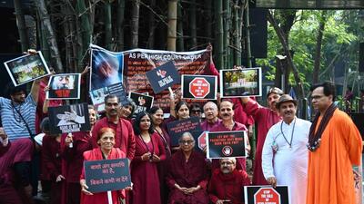 Osho devotees stage protest against Osho International Foundation after they were banned entry to the Samadhi place at Osho International in Pune, on Thursday. (KALPESH NUKTE/HT) Osho devotees stage protest against Osho International Foundation after they were banned entry to the Samadhi place at Osho International in Pune, on Thursday. (KALPESH NUKTE/HT)