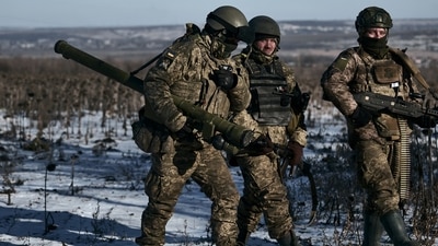 Russia-Ukraine War: Ukrainian soldiers on their positions in the frontline near Soledar. (AP) Russia-Ukraine War: Ukrainian soldiers on their positions in the frontline near Soledar. (AP)
