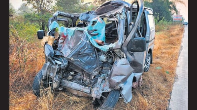 The mangled Eeco car in which the family were travelling collided with a truck around 5 am at a small village called Repoli, in Mangaon taluka, Raigad district. The family, who lived in various neighbourhoods of Mumbai, was on its way to their hometown in Ratnagiri to attend funeral rites of a relative. (HT PHOTO) The mangled Eeco car in which the family were travelling collided with a truck around 5 am at a small village called Repoli, in Mangaon taluka, Raigad district. The family, who lived in various neighbourhoods of Mumbai, was on its way to their hometown in Ratnagiri to attend funeral rites of a relative. (HT PHOTO)