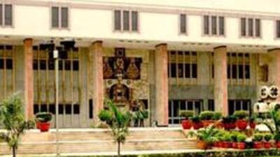 To balance the interest of both parties, the court said the petitioner should pay some amount towards the fees payable to the school, directing him to pay ₹30,000 to the school within four weeks. To balance the interest of both parties, the court said the petitioner should pay some amount towards the fees payable to the school, directing him to pay ₹30,000 to the school within four weeks.