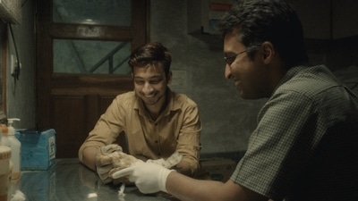 Shaunak Sen’s All That Breathes, is set against the social unrest caused by Delhi’s poor air quality, and is based on the story of two brothers, Nadeem Shehzad and Mohammad Saud, who set out to protect Black Kites. Shaunak Sen’s All That Breathes, is set against the social unrest caused by Delhi’s poor air quality, and is based on the story of two brothers, Nadeem Shehzad and Mohammad Saud, who set out to protect Black Kites.