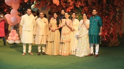The Ambani family posed with the bride-to-be and the groom-to-be in front of Antilia and greeted the photographers outside their residence.&nbsp; (Hindustan Times)