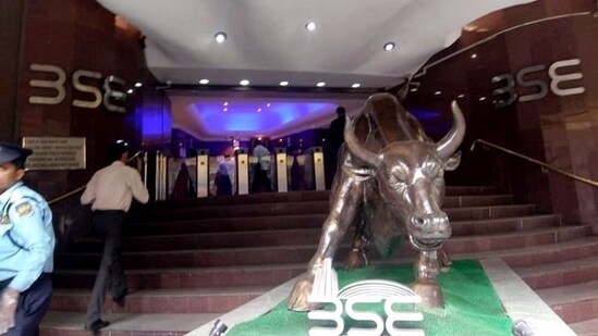 Opening bell: Sensex opens in red at 60,920; Nifty at 18,013(File)