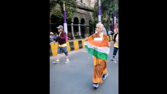 80-year-old woman who ran Mumbai Marathon in saree is an ...