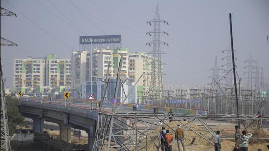 The Centre decided to tweak the guidelines for road and other linear projects such as rail lines, sidewalks, trails, and transmission lines after it was pointed out that these would end up paying for the entire length of the project even though only a small part would pass through a forest. (HT Photo) The Centre decided to tweak the guidelines for road and other linear projects such as rail lines, sidewalks, trails, and transmission lines after it was pointed out that these would end up paying for the entire length of the project even though only a small part would pass through a forest. (HT Photo)