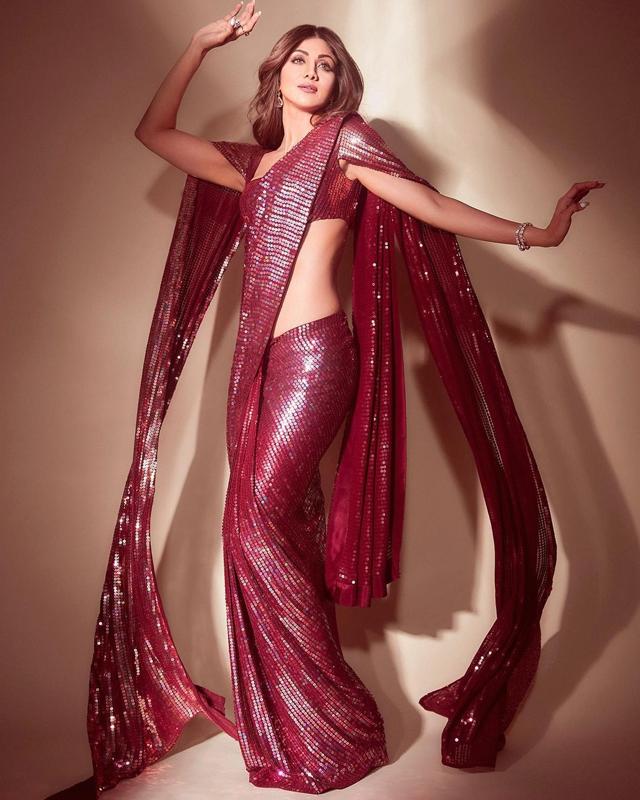 Shilpa Shetty Kundra picks a cape style blouse for her sequinned saree (Photo: Instagram) Shilpa Shetty Kundra picks a cape style blouse for her sequinned saree (Photo: Instagram)
