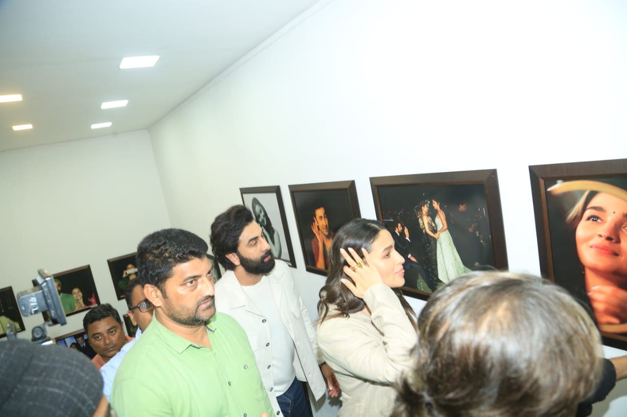 Ranbir Kapoor and Alia Bhatt looking at their old picture with Katrina Kaif. (Pic: Varinder Chawla)