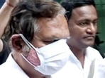 )File) Central Bureau of Investigation (CBI) officials produce Videocon chairman Venugopal Dhoot before the CBI court in connection with the ICICI Bank-Videocon loan fraud case, (ANI) )File) Central Bureau of Investigation (CBI) officials produce Videocon chairman Venugopal Dhoot before the CBI court in connection with the ICICI Bank-Videocon loan fraud case, (ANI)