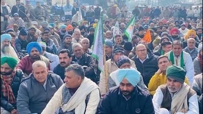 Acting on the call given by the Bhartiya Kisan Union (BKU) (Charuni), farmers gathered at the sugar mills in the wee hours and locked the main entrances in Haryana. The crushing operations will stop after the supply of sugarcane will stop to the mills. They are seeking hike in cane SAP. (HT Photo) Acting on the call given by the Bhartiya Kisan Union (BKU) (Charuni), farmers gathered at the sugar mills in the wee hours and locked the main entrances in Haryana. The crushing operations will stop after the supply of sugarcane will stop to the mills. They are seeking hike in cane SAP. (HT Photo)