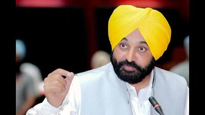 Mann said that those in power decorated their palaces at the cost of the dilapidation of the city. (HT File Photo) Mann said that those in power decorated their palaces at the cost of the dilapidation of the city. (HT File Photo)