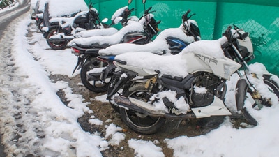 Snowfall was witnessed in the tourist towns of Pahalgam and Gulmarg, as well as in Anantnag, Kulgam, Shopian, Pulwama, Budgam, and the upper areas of Kupwara, Ganderbal and Srinagar. (PTI) Snowfall was witnessed in the tourist towns of Pahalgam and Gulmarg, as well as in Anantnag, Kulgam, Shopian, Pulwama, Budgam, and the upper areas of Kupwara, Ganderbal and Srinagar. (PTI)