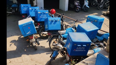 State govt had submitted a notification which prohibits the use of non-transport vehicles for all two-, three- and four- wheelers for the aggregation and carpooling business. (RAHUL RAUT/ HT PHOTO) State govt had submitted a notification which prohibits the use of non-transport vehicles for all two-, three- and four- wheelers for the aggregation and carpooling business. (RAHUL RAUT/ HT PHOTO)