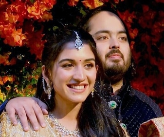Radhika's soft-toned makeup perfectly complemented her dazzling look. (HT Gallery) Radhika's soft-toned makeup perfectly complemented her dazzling look. (HT Gallery)