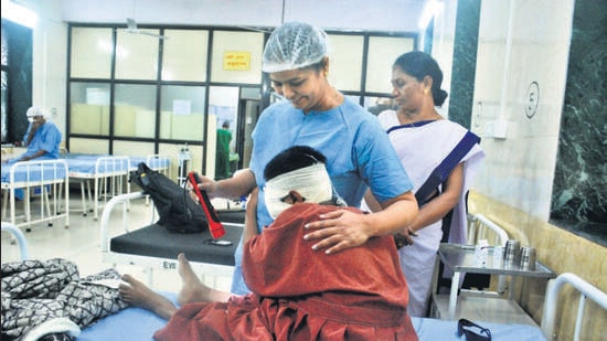 20-year-old blind woman with disability Anamika Sarkar who never used to express her thoughts and feelings, started communicating with her caretaker for the first time on Tuesday after she got her eyesight due to cataract operation, at Thane Mental Hospital. It was a joyful sight for all the doctors and patients at Thane Civil Hospital where the operation was done, in Thane. (Praful Gangurde/HT Photo)