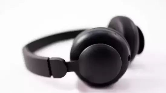 10 Finest Headphones and Earphones (https://www.pexels.com)