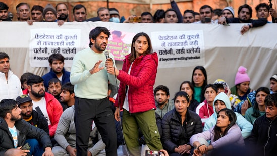 Wrestlers Bajrang Punia, Vinesh Phogat, Sakshi Malik and others during their ongoing protest against the Wrestling Federation of India (WFI), at Jantar Mantar in New Delhi, Friday, Jan. 20, 2023. (PTI Photo/Ravi Choudhary) (PTI01_20_2023_000407A)(PTI)