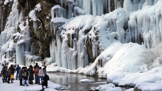 The higher reaches of Himachal Pradesh witnessed light to moderate snowfall while intermittent rains occurred across the state, leading to the closure of 278 roads.(PTI)