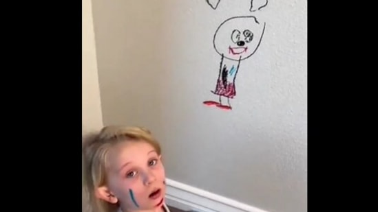 The image, taken from the viral Twitter video, shows the daughter’s scribble on the wall that the dad turned into an artwork.(Screengrab)