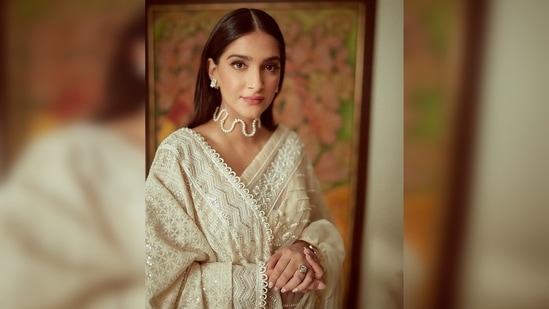 Sonam Kapoor Looks Regal in Chikankari Saree With Silver Sequin Detailing –  PICS