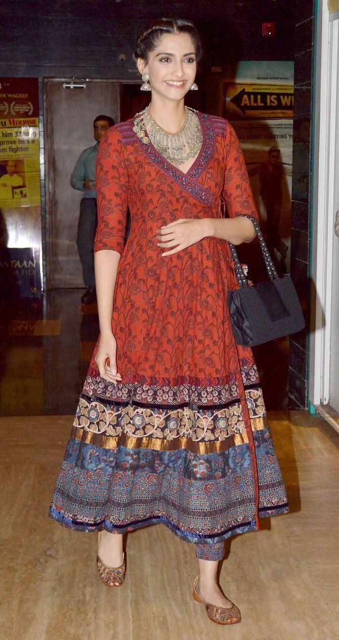 Sonam Kapoor looks stunning in long bagh printed kurti(pinterest)