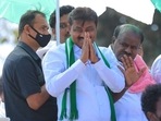 Shivananda Patil entered politics after retiring from the army.(HD Kumaraswamy/Twitter) Shivananda Patil entered politics after retiring from the army.(HD Kumaraswamy/Twitter)