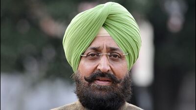 Bajwa said Jakhar and Capt Amarinder, and the BJP have not uttered a single word after Dera Sirsa head Gurmeet Ram Rahim was given 40-day parole. (HT file photo)
