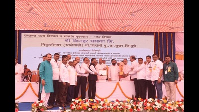 Chief Minister Eknath Shinde and NCP chief Sharad Pawar attend sugar conference at Vasantdada Sugar Institute in Pune on Saturday. (HT PHOTO) Chief Minister Eknath Shinde and NCP chief Sharad Pawar attend sugar conference at Vasantdada Sugar Institute in Pune on Saturday. (HT PHOTO)