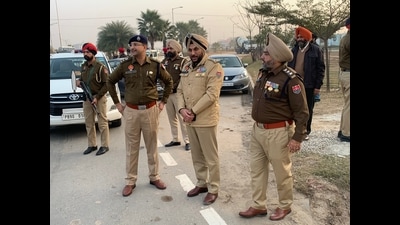 The challaning teams were led and supervised by senior police officials, including DIG Gurpreet Singh Bhullar and Mohali SSP Sandeep Garg. (HT Photo)