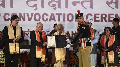 Uttar Pradesh governor Anandiben Patel, former ISRO chairman K Kasturirangan and others at the Lucknow University convocation ceremony on Saturday. (DEEPAK GUPTA/HT PHOTO)