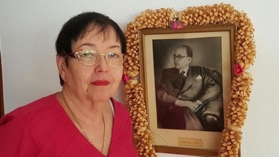 Anita Bose Pfaff with a photo of her father, Netaji Subhash Chandra Bose, in her residence in Augsburg, Germany. (HT Photo)