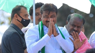 Shivananda Patil entered politics after retiring from the army. (HD Kumaraswamy/Twitter) Shivananda Patil entered politics after retiring from the army. (HD Kumaraswamy/Twitter)