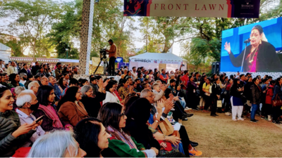 Usha Uthup at JLF. Usha Uthup at JLF.