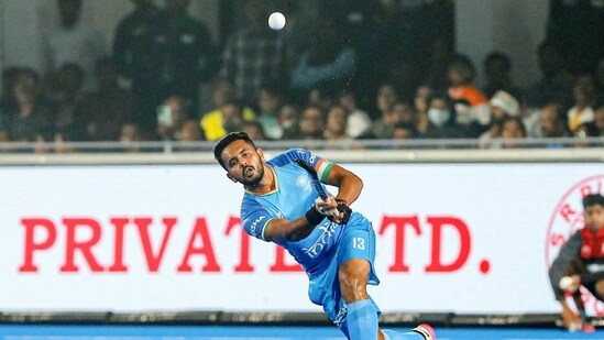 With the quarter-final spot at stake, India will take on New Zealand in a cross over match at the FIH Men's Hockey World Cup 2023 on Sunday.(Hockey india twitter)