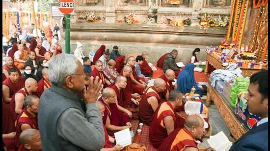 Bihar CM Nitish Kumar offers prayers at Mahabodhi temple in Bodhgaya on Saturday. (HT Photo)