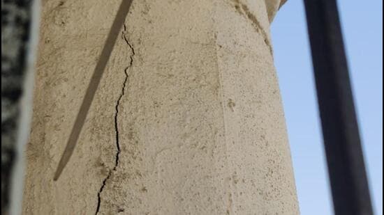 Cracks on the pillars of Arenja Towers (HT Photo)