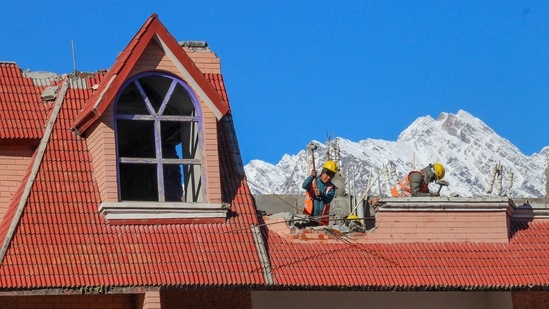 Joshimath: NDRF and SDRF personnel demolish the Malari Inn hotel, which has been marked unsafe, in the land subsidence affected area in Joshimath. (PTI)