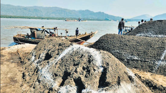 Thane, India - January 21, 2023: Two illegal mining barges and two suction pumps seized and action taken against illegal sand mining after a sting operation was carried by Thane Tehsil and Sub-Divisional Office, at Retibunder, on Ghodbunder Road, in Thane, India, on Saturday, January 21, 2023. (Praful Gangurde/HT Photo) (HT PHOTO)