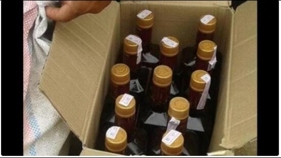 The police team recovered 500 liquor boxes, including 328 boxes of Imperial Blue whisky (180 ml and 750 ml) and 172 boxes of McDowell’s No.1 whisky (180 ml and 375 ml). (HT File Photo)
